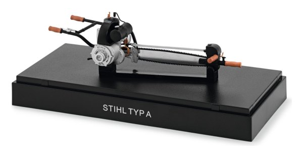 MODELO HISTÓRICO DE MOTOSIERRA STIHL TIPO A A ESCALA 1:12
